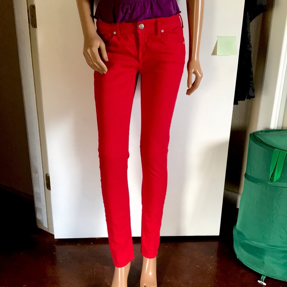 Red jeans size 4. Waist is 27. Inseam is 30”. Five pocket.